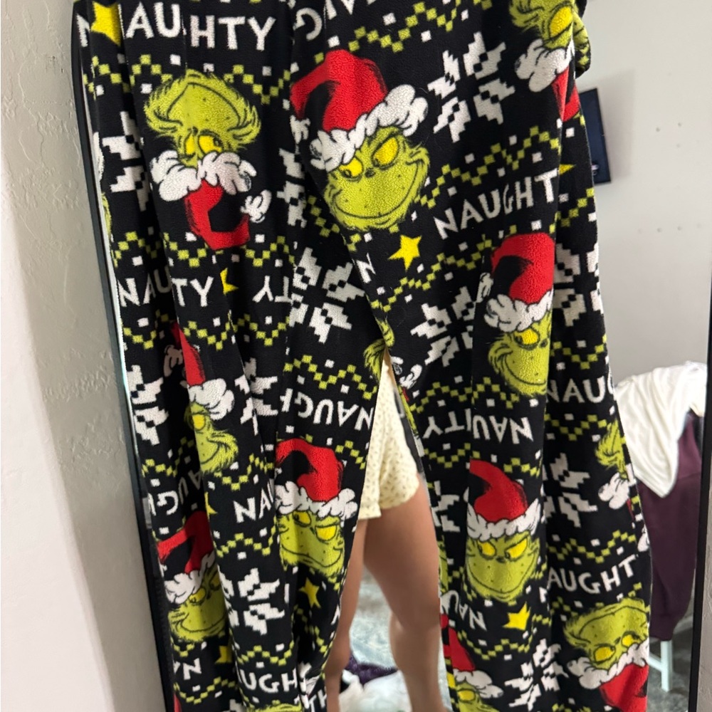 Dr. Seuss Grinch Pajama Bottoms Black and Green